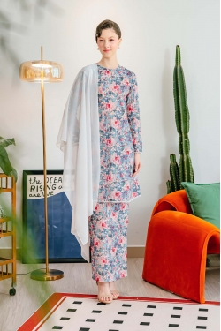 TUSCA x ELLE & TOTS WOMEN: Leia Kurung Pahang in Blue
